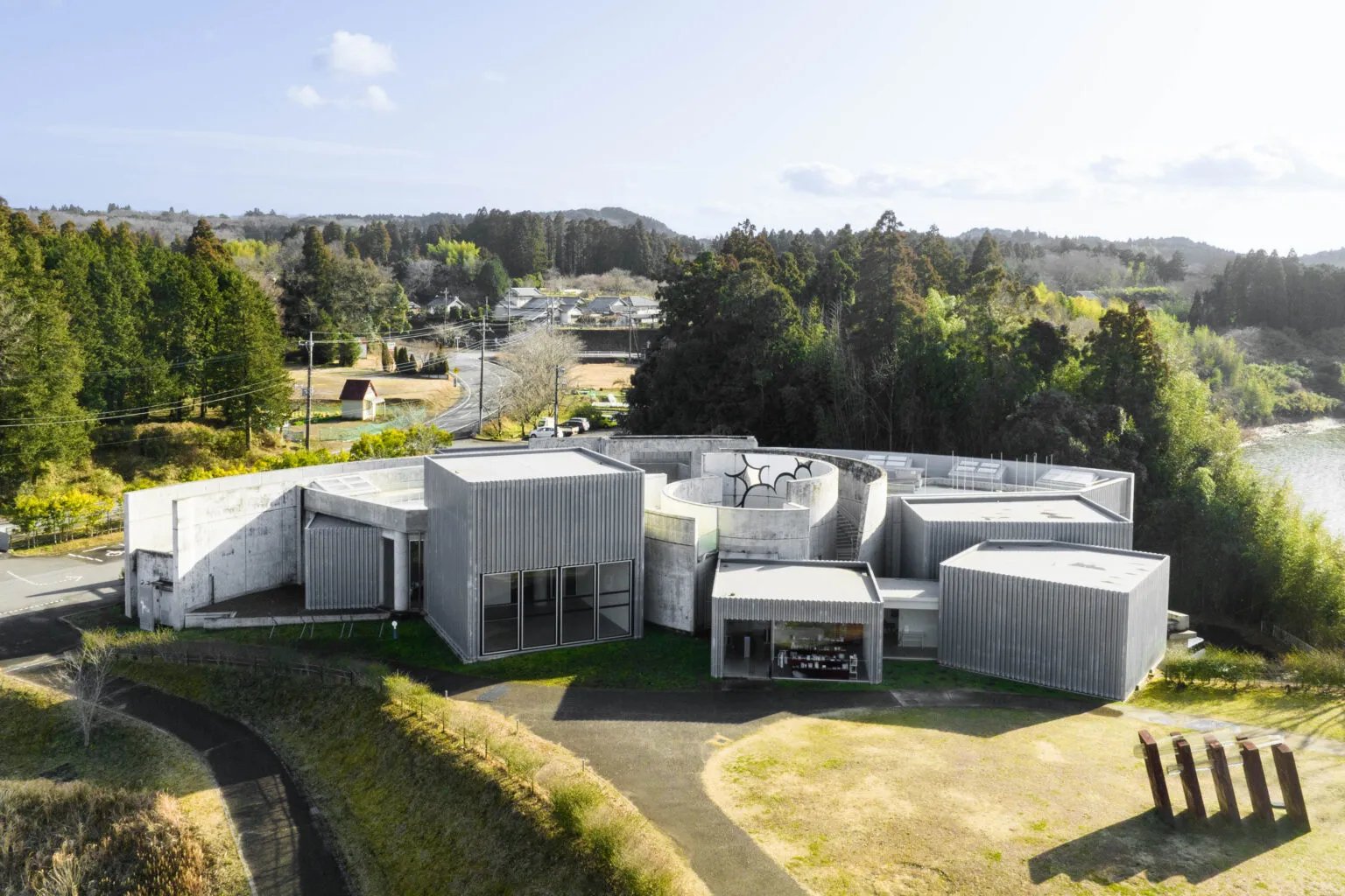 🖼️ 이치하라 호반 미술관(이치하라코한 비주츠칸) 이미지 1